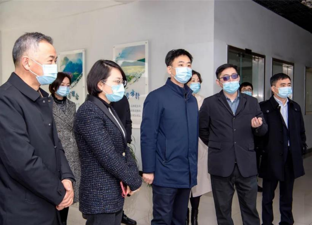 2022年2月9 日上午，市委副書記、市長蔡劍峰一 行來到江蘇七洲綠色化 工股份有限公司